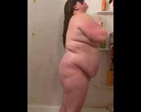 Watch a BBW beauty shower