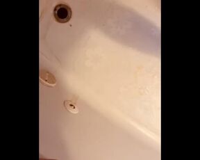 Pissing in the tub and all over my legs!!