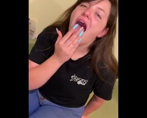 Stepson cums on feet and fat stepmom licks cum out