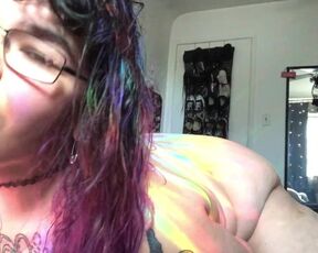 wet hair bbw masturbates