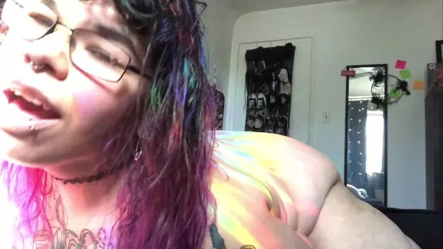 wet hair bbw masturbates