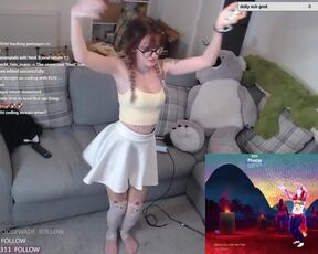 CUTE TWITCH STREAMER GIRL DANCING TO SHAKIRA (SHYPHOEBE)