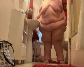 SSBBW Steps On Talking Scale