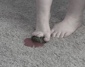 She crushed the ball with her bare feet. Tapping fetish.