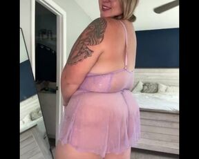 Bbw milf showing you her heavy hangers