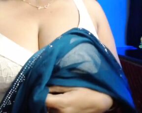 Solo Sexy Big Boobs Girl Open Bra and Cover See Boobs in Cloth and Sex Show