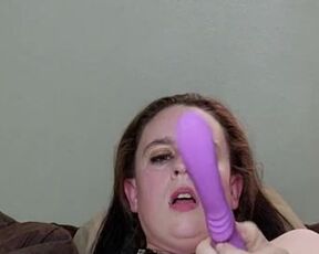 Milf making her pussy wet