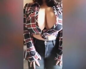 18YR OLD TEEN WITH HUGE NATURAL BOOBS REVEAL DROP WHAT IS HER NAME?