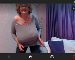 Mature huge tit cammodel dances and shows tits