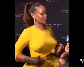 RIRI SHOWS OFF HER HUGE TITS