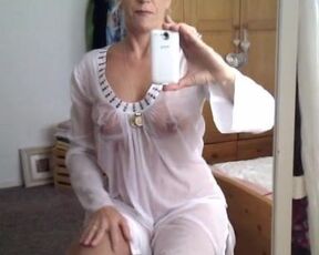 Dutch milf Linnie