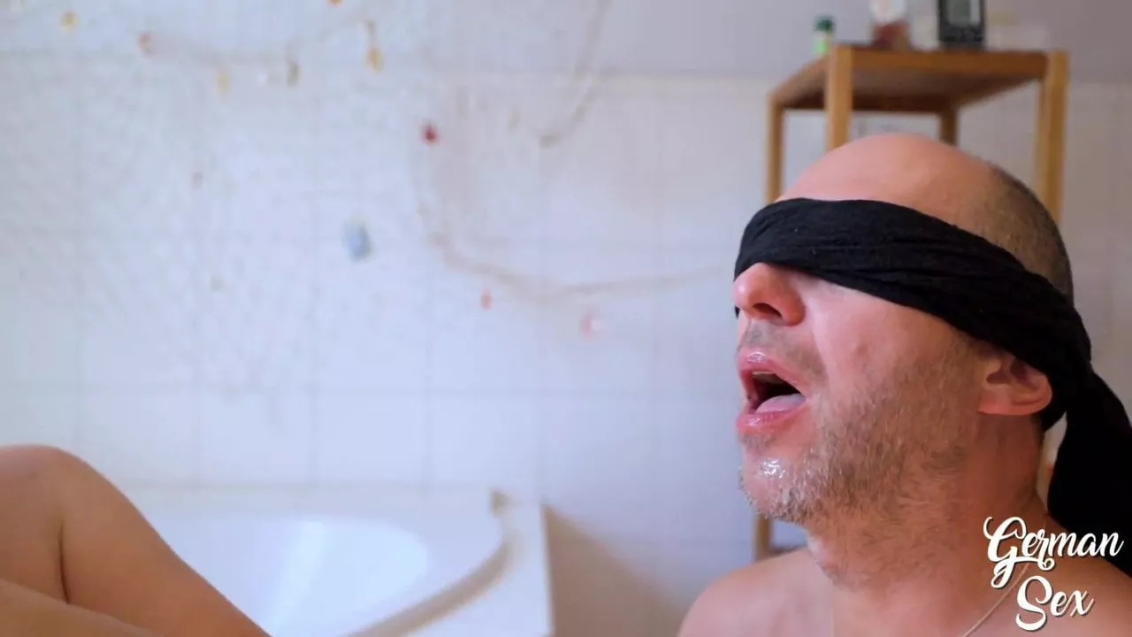 Cuckold cum kiss