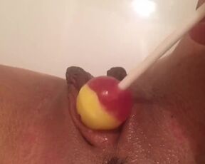 Pretty Woman Masturbates Lollipop with her Clit and Introduces him inside