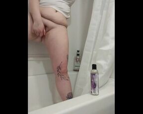 College Slut Uses Dildo In Shower