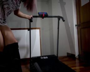 hilarious hadeo on treadmill