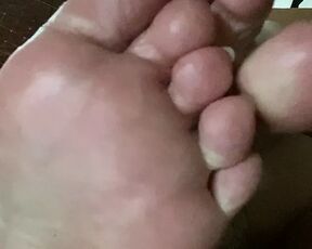 AriesBBW has short fat toes