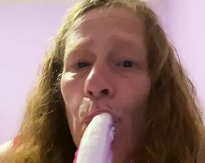 Honeyfleur sucks dildo seductively