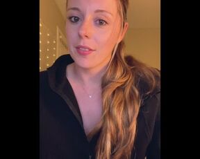 Cute Camgirl Professionally Rates Your Cock! POV