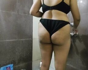 Bhabhi ji ne liya shower