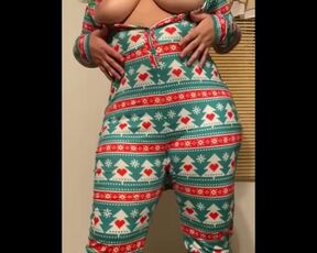 Merry Christmas Curvy MILF