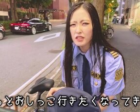 婦警お漏らし!?不審者に説教中、ガマン限界を超えてしまう女警察官ドラマ ｜おしがま,素人,日本人,無修正,おもらし,おしっこ,尿,野外,個撮,コスプレ,警察,美脚,手コキ,射精,フェラ失禁ぶっかけ顔射