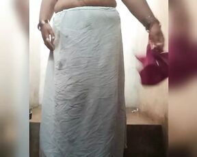 Indian Tamil wife nude bathing